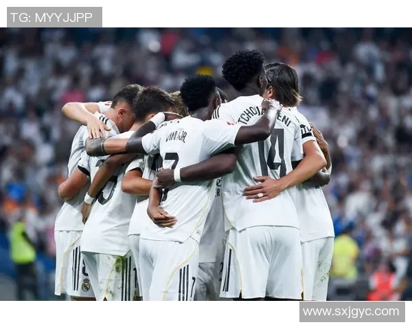 模仿足球球星经典合照的创意与挑战探讨