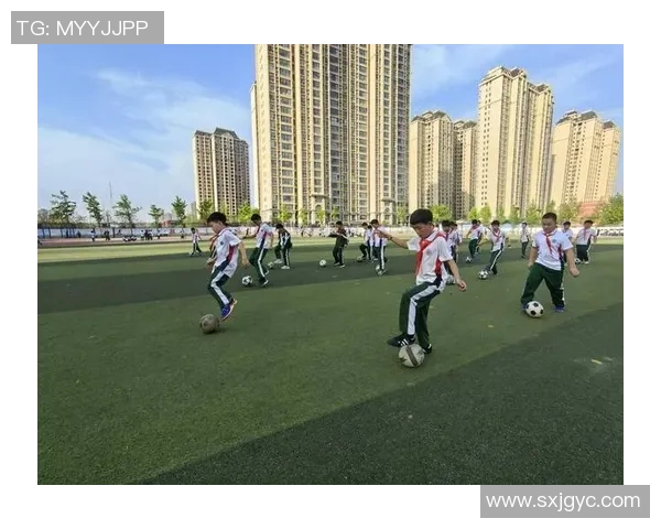 新疆足球星闪耀绿茵赛场展现拼搏精神书写壮丽青春篇章